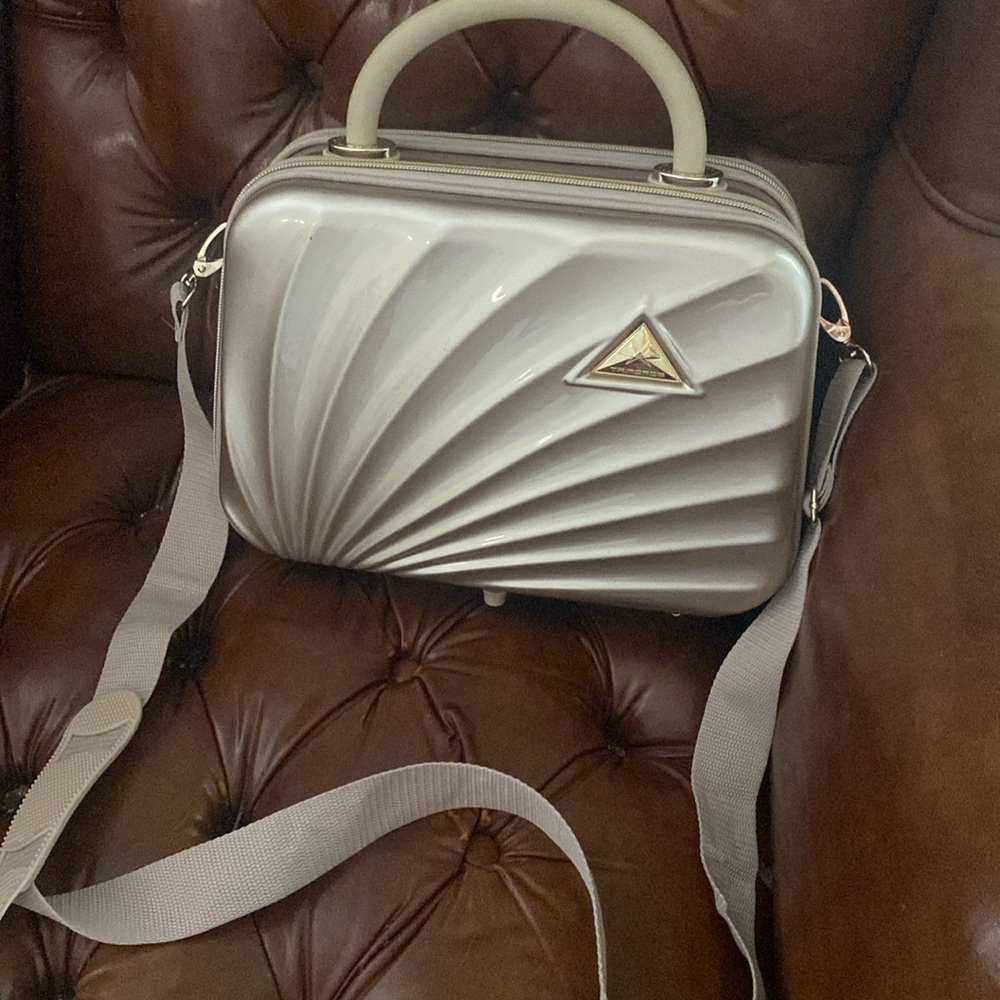 Triforce luggage hard-side beauty case